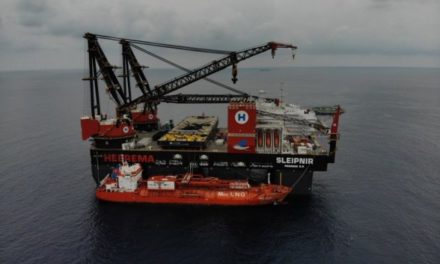 Heerema neemt grootste  kraanschip ter wereld in gebruik