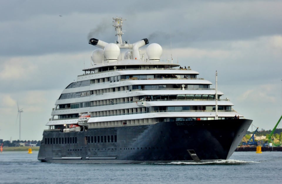Extreem luxe mini-cruiseschip Scenic Eclipse in Rotterdam te zien