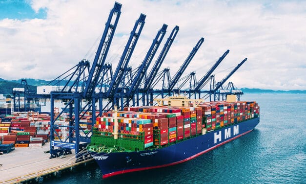 HMM Algeciras Nieuwste grootste containerschip ter wereld op weg naar Rotterdam