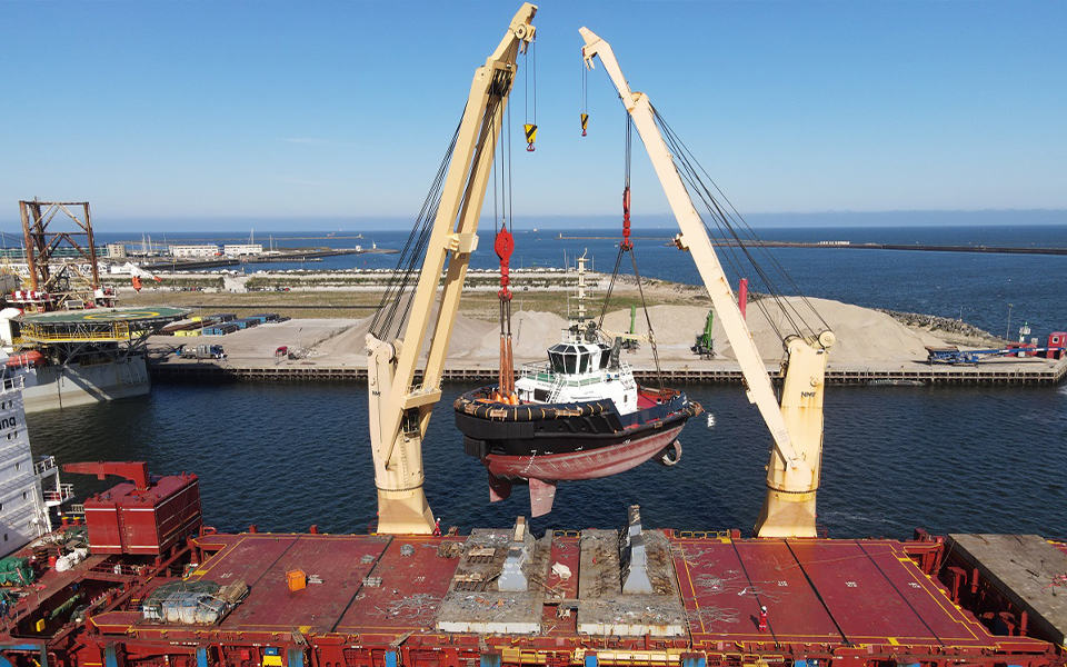 Damen delivers ASD Tug 2312 to Iskes in IJmuiden