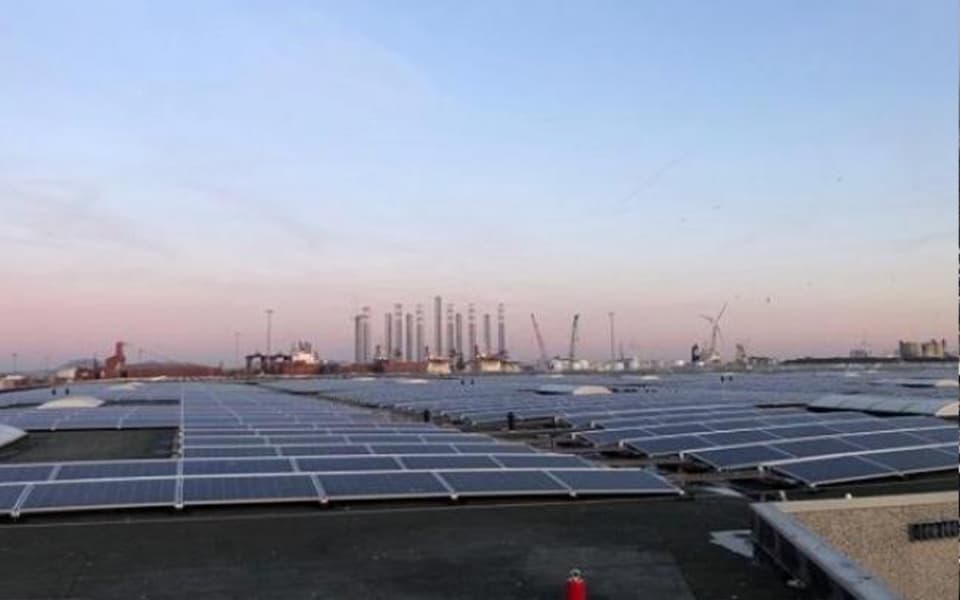 In 2024 250.000 m2 zonnepanelen in de Amsterdamse haven
