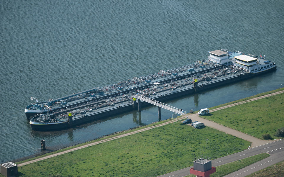 Binnenvaartligplaatsen Havenbedrijf Rotterdam start proef met gemengd afmeren