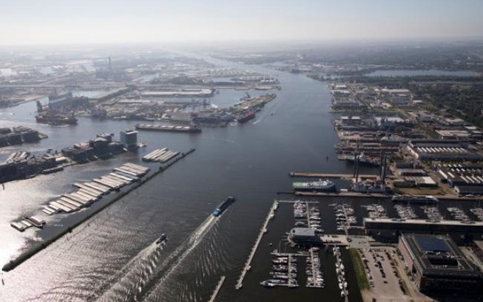 Werken aan import van 1 miljoen ton groene waterstof in Amsterdamse haven
