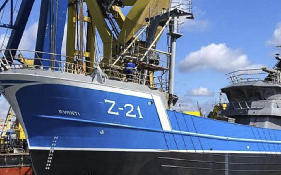 Damen Maaskant Shipyards Stellendam gestart met afbouw kotter Rederij Devan