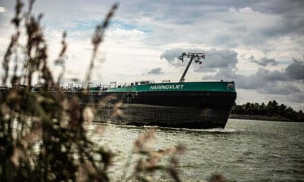 Binnenvaartbevrachter Interstream Barging Netherlands komt naar Sliedrecht