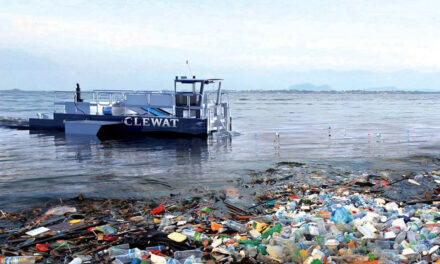 Clewat Oy’s reinigt open water met catamaran
