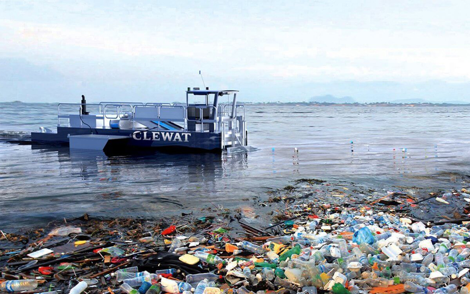 Clewat Oy’s reinigt open water met catamaran