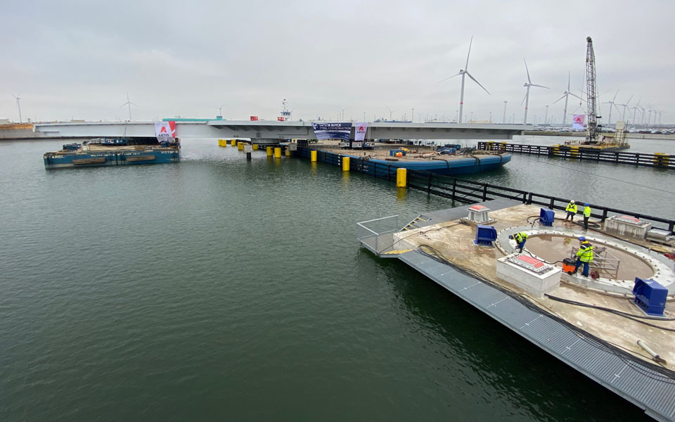 Zeebrugge ‘ontvangt’ langste draaibrug in Europa