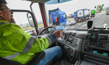 Haven Rotterdam test met voorrang trucks bij verkeerslichten