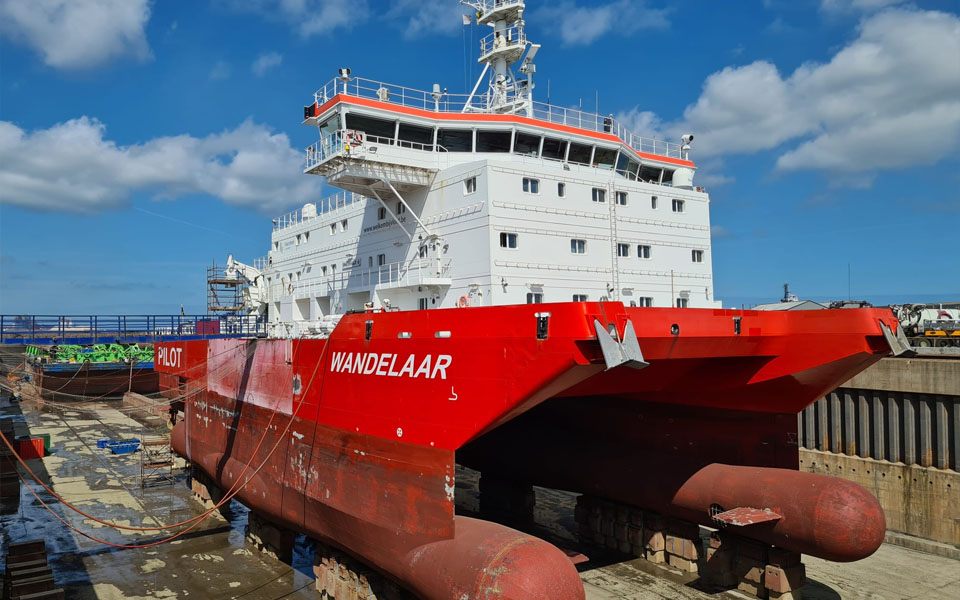 10-jaarlijkse onderhoud de Wandelaar, loodsstation op de Noordzee geëxploiteerd door DAB Fleet