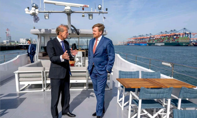 Koning bezoekt zero-emissie schip NPRC-binnenvaartondernemer