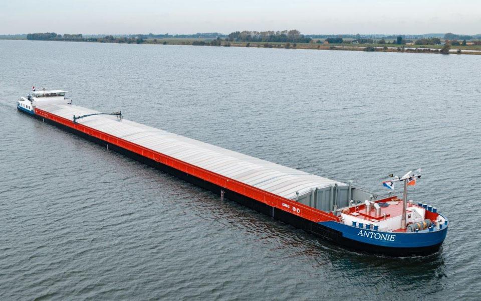 Concordia Damen: proefvaart eerste nieuwbouw binnenvaartschip op waterstof ‘WEVA’ goed verlopen