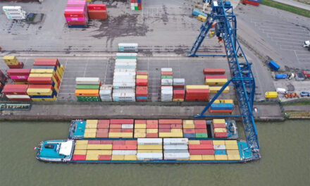 Albertkanaal klaar voor 4-lagen containervaart – Een historische mijlpaal voor Vlaanderen en binnenvaart