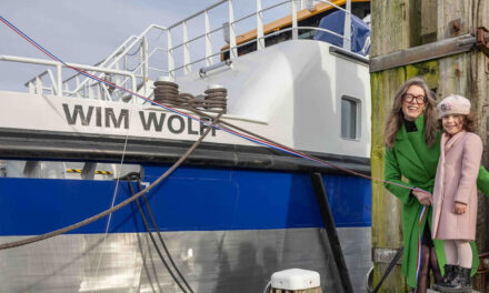 Nioz doopt door Thecla Bodewes Shipyards gebouwde RV Wim Wolff op Texel