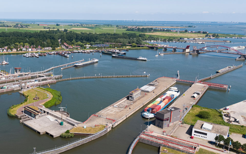 Scheepvaart wacht veel overlast door sluiting Prins Willem-Alexandersluis